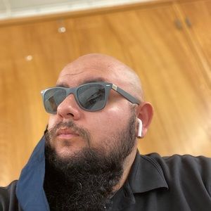 Meet your Posher, Jorge